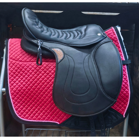 Kifra-pad Square Lamswol Hot Pink Velvet